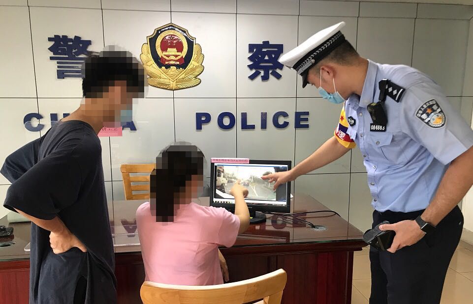 红灯|前有红灯，后有救护车，你该怎么办？——从“不礼让救护车罚单”说起