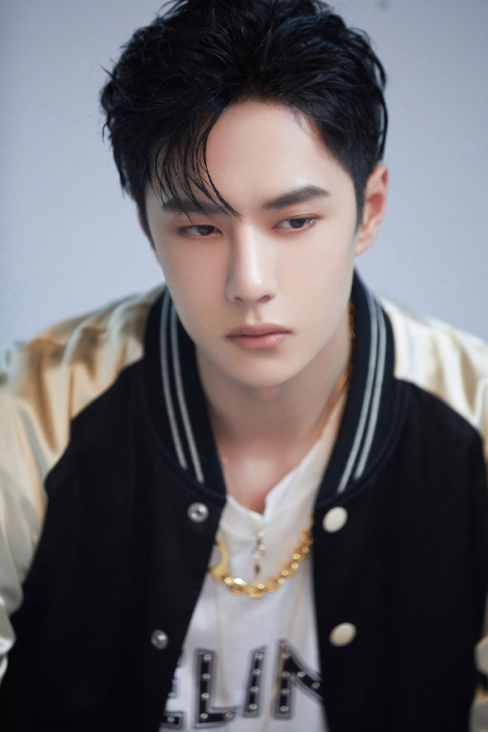  大片|200921 随意Pose即可成高质量大片 查收王一博侧拍花絮图开启美好一周