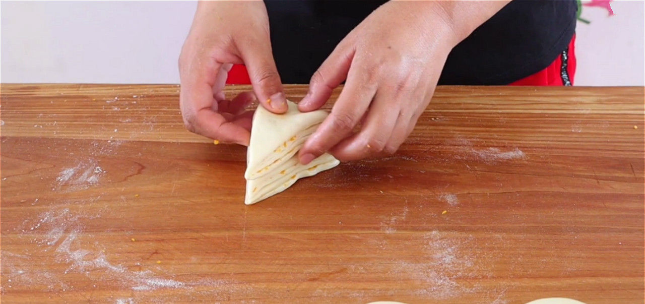  出锅暄|家常版花卷做法，一切一压，出锅暄软又香甜，新手也能做