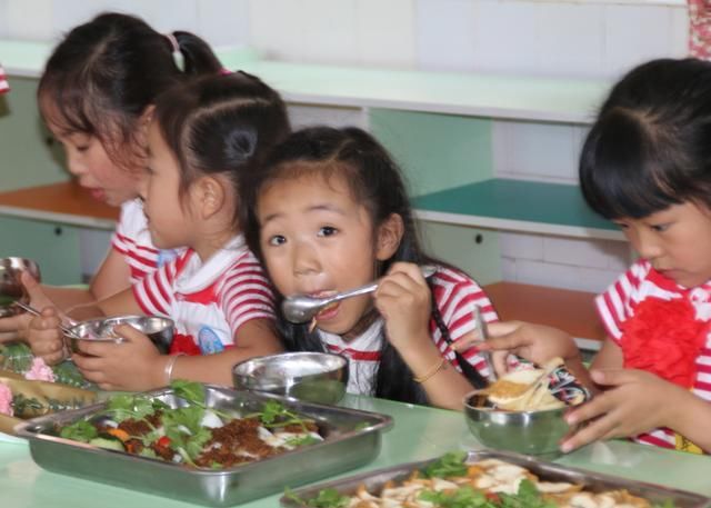  告别|用美食来告别，还记得你的幼儿园的毕业餐吃了什么吗？