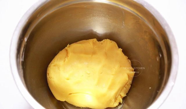 新意|在家做月饼，换个样子更有新意，端上桌就被一抢而光