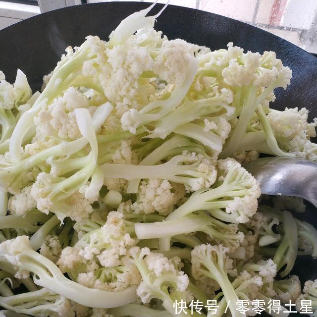  西红柿|炒花菜时加上它，营养美味还好看