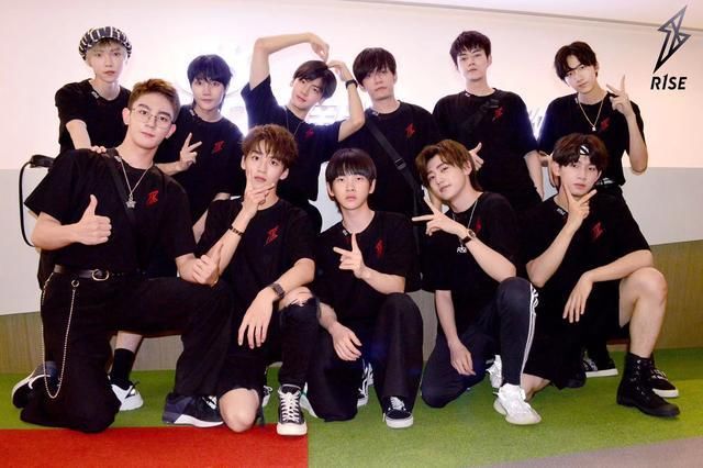  好燃上热搜|情商低戳人痛处，内涵队友蹭不上热搜，R1SE团魂被赵让打脸？