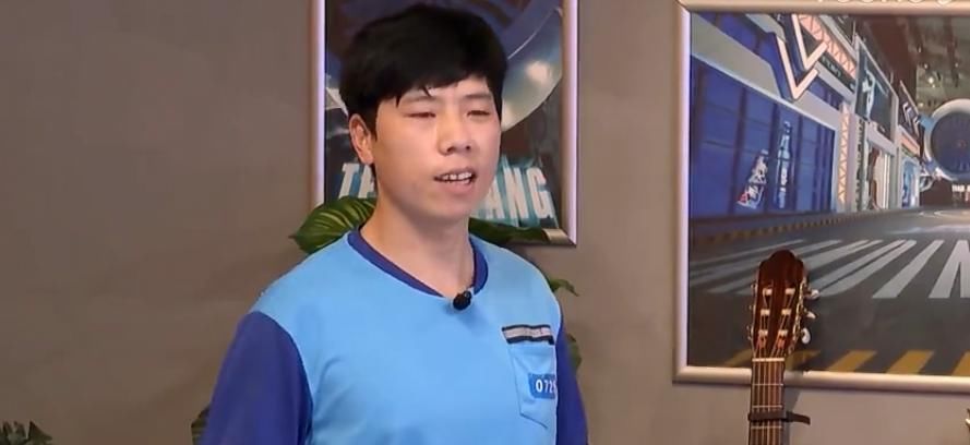  小哥|《街舞》外卖小哥海选失利，在火锅局获毛巾，王一博的叮嘱太暖心