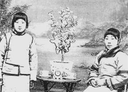 截然不同|晚清风尘女子旧照：确实漂亮，每位都多才多艺，和荧屏上截然不同