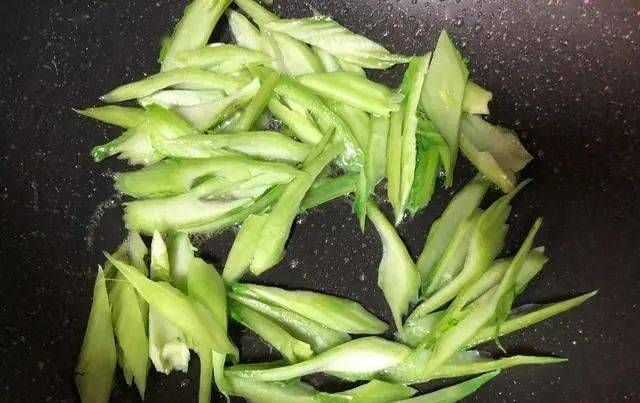  盘中备用|7月底，条件允许的话，这食材要多吃，是菜也是药，错过等明年