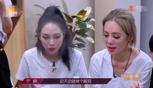  阿朵|《乘风破浪》阿朵被淘汰，宁静难过落泪被当小孩哄，她又真香了