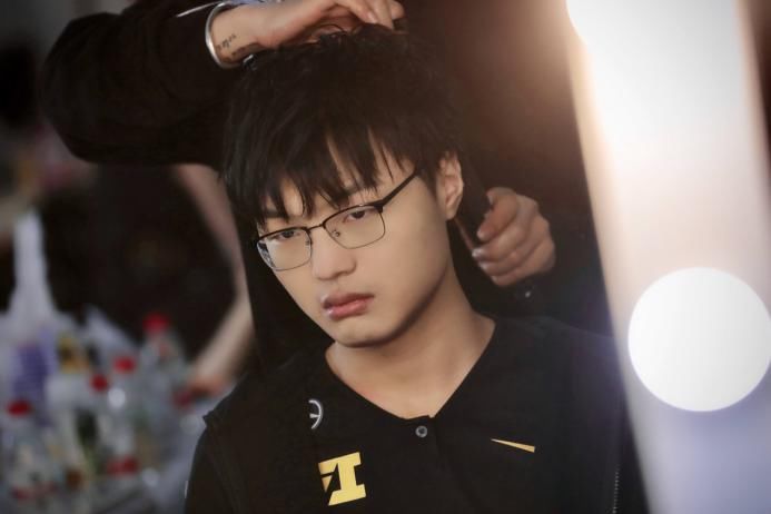  kid|new宝连续坑了几局之后，kid表示：要给705一个上场的机会