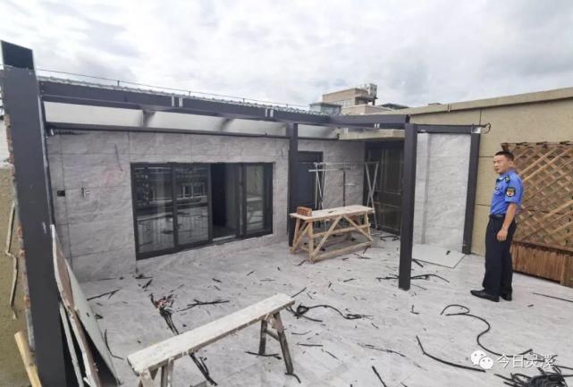 出事|昨晚,灵溪一女子骑共享单车出事了……