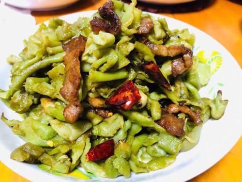 隔天|这菜一晒就是30斤,炒肉吃特香,隔天吃一盘,清爽可口,常吃脾胃好