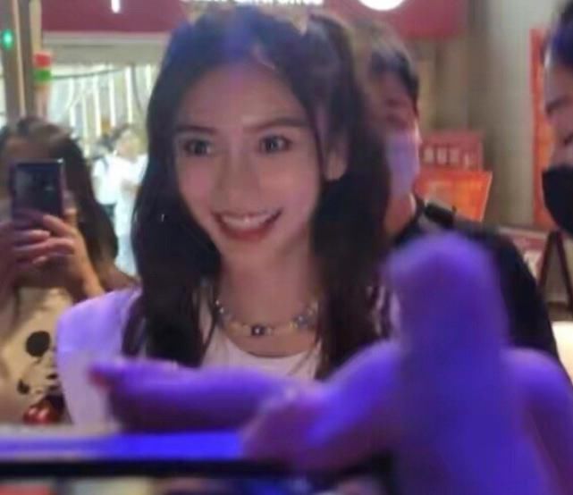  人气|蔡徐坤《快本》生图，梳背头造型成熟，同期嘉宾还有高人气女明星