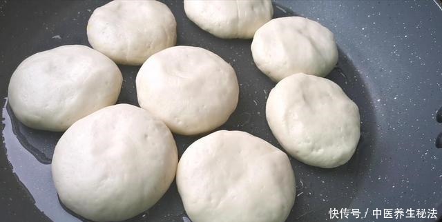 天天|想吃饼不用买,教你糯米饼做法,外酥里糯,孩子天天吃不够