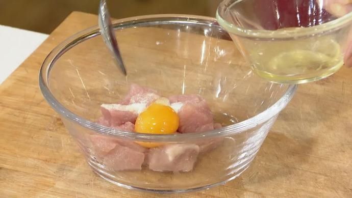 小梨盅|【养生厨房】今日菜品——《雪梨咕咾肉+小梨盅》