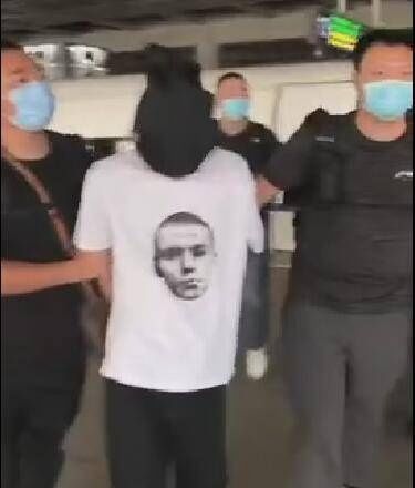 竟是|网恋美女竟是抠脚大汉！一男子被骗走五万多元