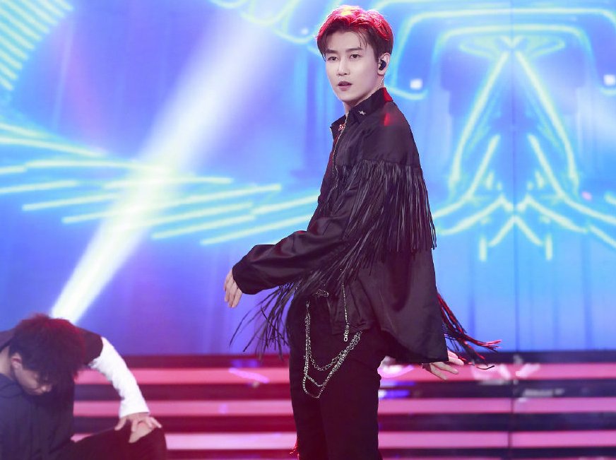 如今|杜华曾赌上一亿为UNIQ造势,如今正好六周年,就赌赢了王一博