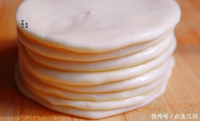 春饼|这饼一锅可出16张,比纸还透亮,柔软筋道,卷啥都好吃,简单易学