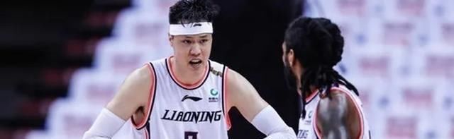  马丁内斯|辽篮教练组疑似闹矛盾，马丁替补席一言不发，赛后无人与杜锋握手