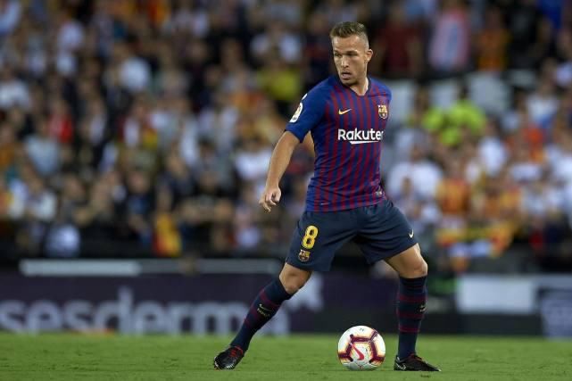  惹祸|凌晨4点，巴萨中场大将惹祸！酒驾发生交通事故，所幸人车无事！