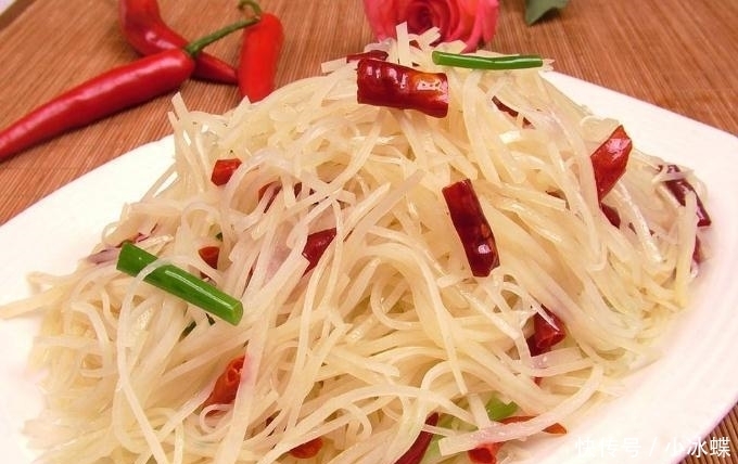 切成|炒土豆丝时,先放醋还是后放醋?多数人都放错了,难怪不好吃