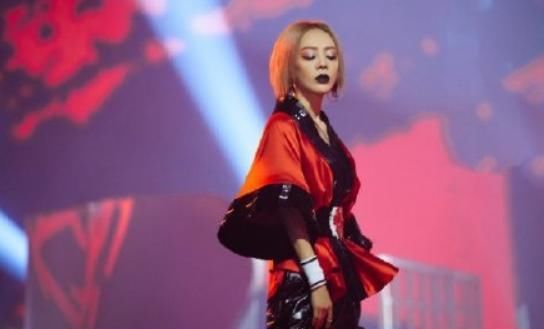 引热议|《乘风破浪的姐姐》赛制引热议,现场观众审美成谜,最强vocal被淘汰