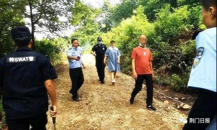  坪坝|无人机紧急出动！在京山坪坝密林深处，警方抓获42人！