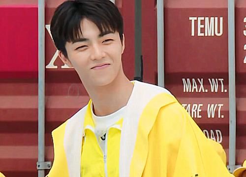 蔡徐坤|奔跑吧:蔡徐坤跟R1SE周震南握手,对待陈立农,方式更直接