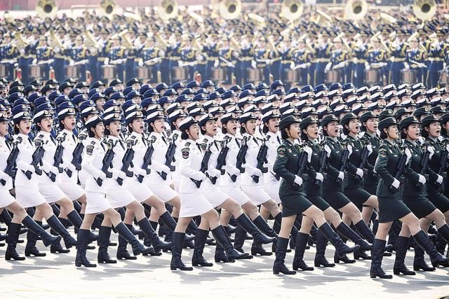 战场上|全球各国女兵大比拼，哪个更加英姿飒爽？