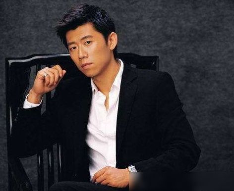  影帝|32岁嫁给最年轻影帝，十年婚姻有11个孩子，今42被老公宠成公主