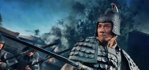 时刘|马超归降刘备后,他对赵云的态度耐人寻味,服还是不服?