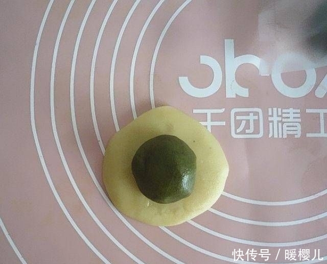  糕点|抹茶酥和我自己做的红曲糕点，不油腻