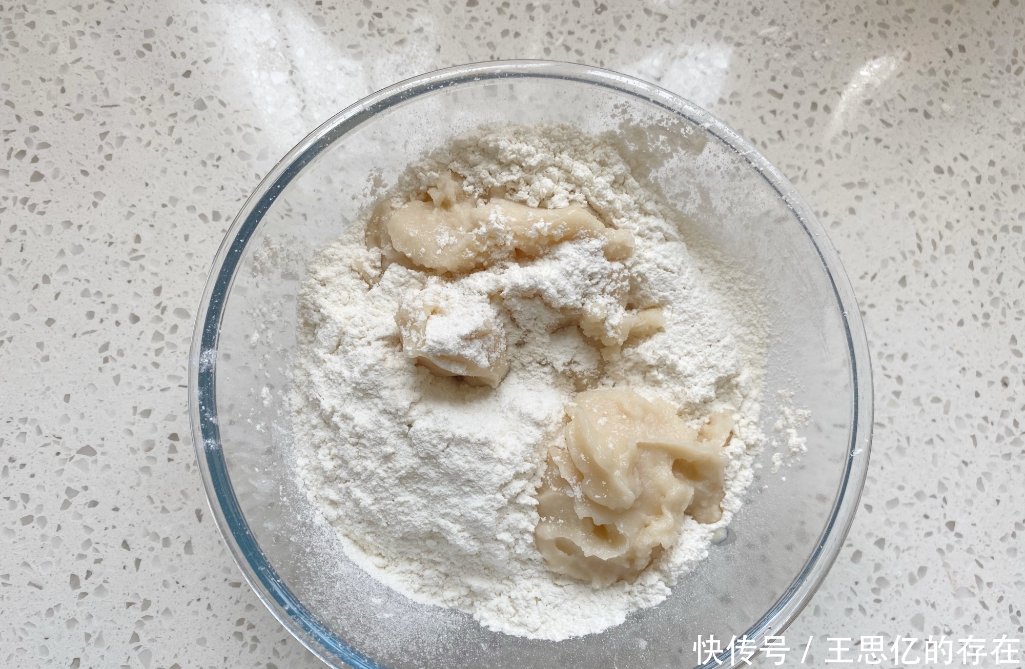 制作|想吃红豆饼别再买了,在家用面粉就能做,咬一口层次分明香酥美味