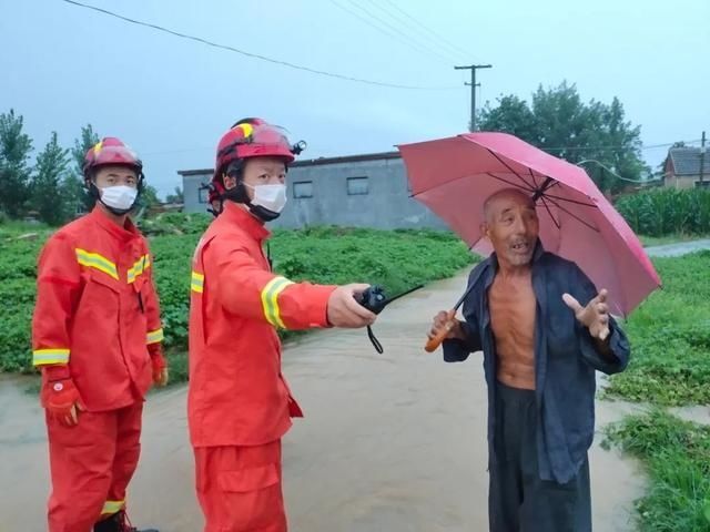  无情|暴雨无情人有情 泰安消防营救被困群众182人