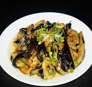  多彩|菊花脆肠，多彩拌豆腐，香辣三丁肉酱这几道家常菜的做法