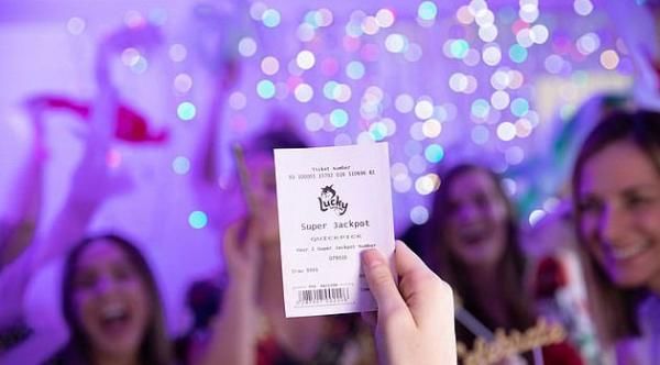 凭空|男子一觉醒来准备去上班，发现凭空中了3000万，自己都不信