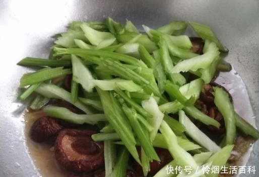  保健|香菇炒芹菜，清爽健康的保健蔬菜