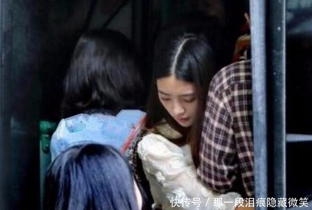 发生|盘点美女挤公交发生的那些尴尬事,在大城市生活的妹子真是不容易