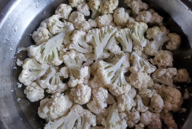 干辣椒|一道最接地气的花菜做法,香脆可口,好吃不辣