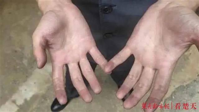  廖松松|法院干警执行案件途中遭遇火情，冒着浓烟救出两小孩