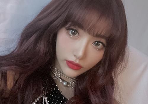  杂志拍摄|THE9公开8月上行程：许佳琪和虞书欣录制综艺，安崎和陆柯燃意外