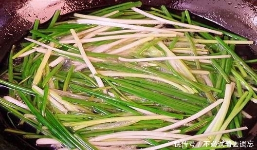  葱香|葱油拌面爽滑劲道，营养美味葱香浓郁，炎炎夏日必不可少