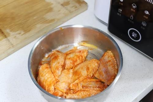 净化|煎鸡翅前,我都会用食物净化机先做个深度清洁,每次我做鸡翅的时候,味道很正宗