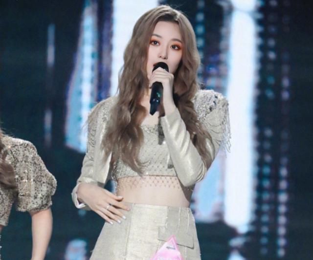  话里有话|徐艺洋放下八年女团梦，黄子韬发文话里有话，或以个人身份出道