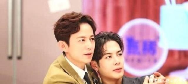 白敬亭|继王嘉尔白敬亭魏大勋后,何炅又开始捧这位男星,芒果综艺轮番上