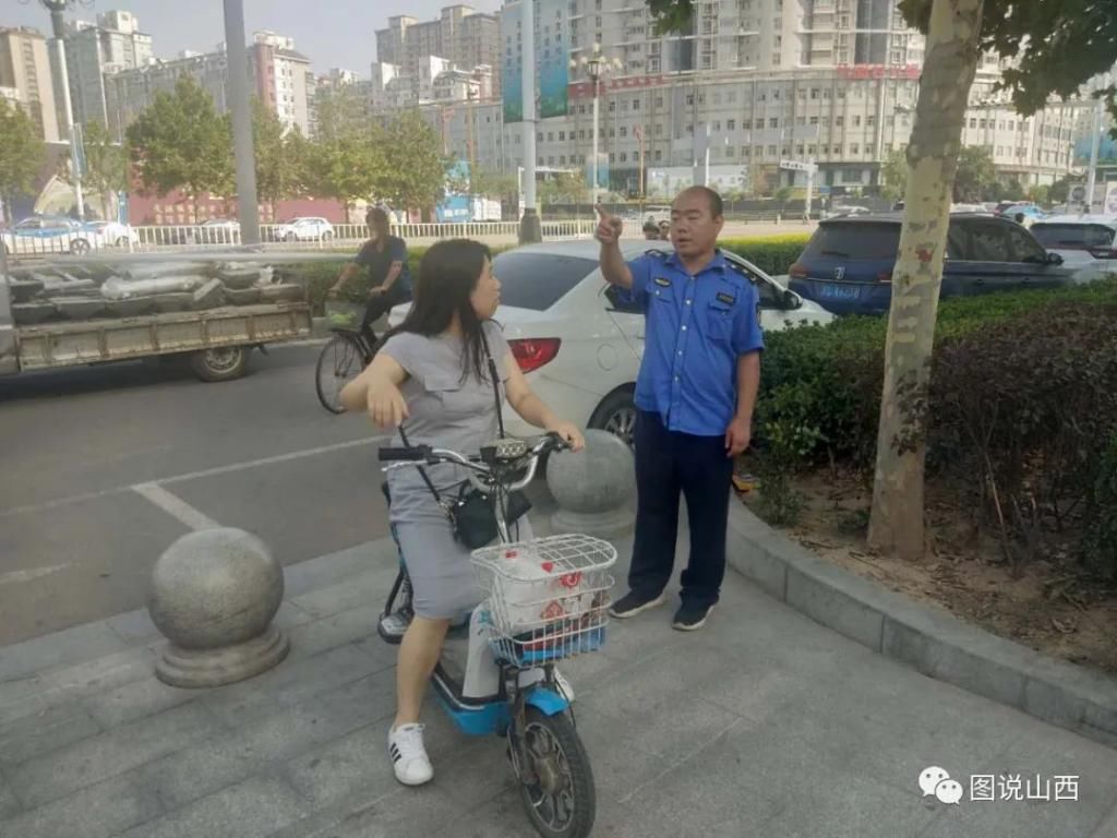 乱停乱放|临汾夜间停车开始重点整治