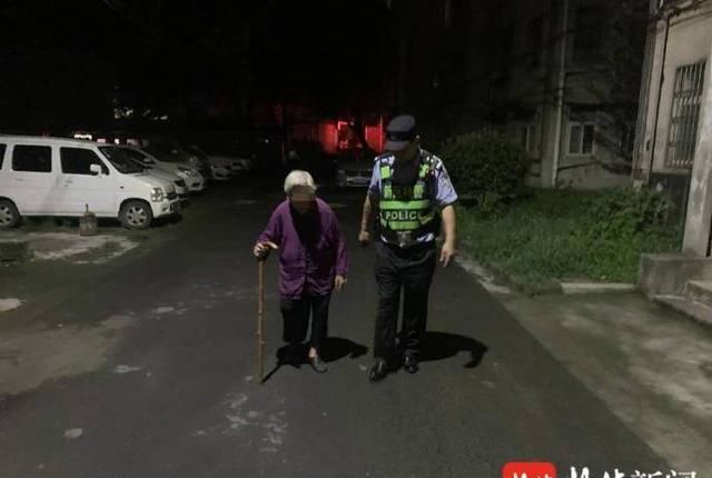  孩子|年龄再大也是妈妈的孩子！九旬老妈担心六旬女儿，半夜外出探寻街头走失