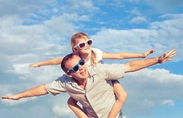 情况|女大避父分情况，三种“出格”父爱行为要避免，教你几招正确宠女