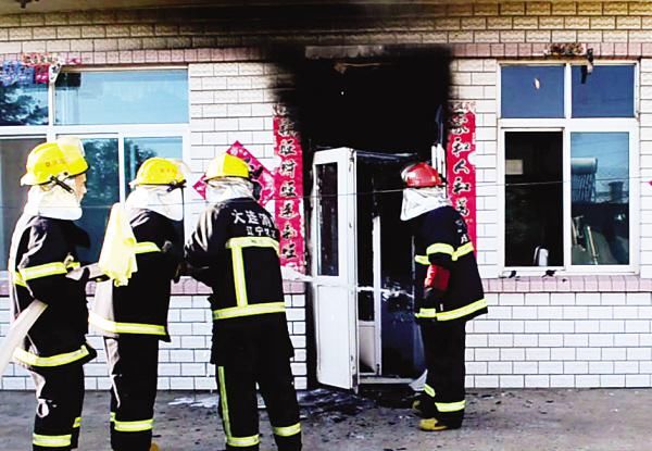  亮甲店|液化气罐正在喷火 他们却冲进现场……