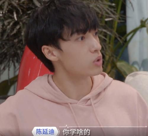  引战|心动的信号：男4登场关注女1，女2羡慕，突然“引战”实在不该