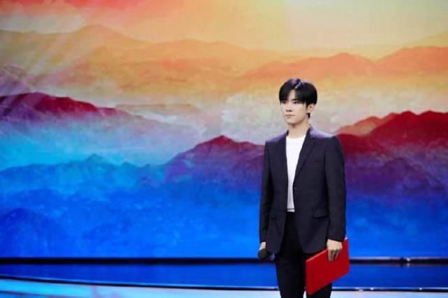  华彩|易烊千玺监考《华彩少年》笔试，你觉得被他监考是怎样的体验？