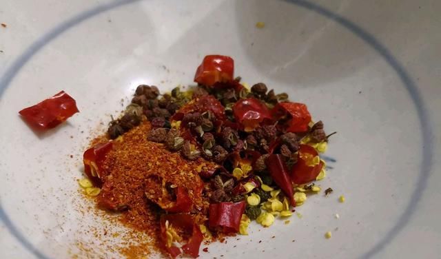  煲汤|入伏了，鸡肉别再煲汤了，煮一煮拌一拌，鲜香美味，全家都爱吃